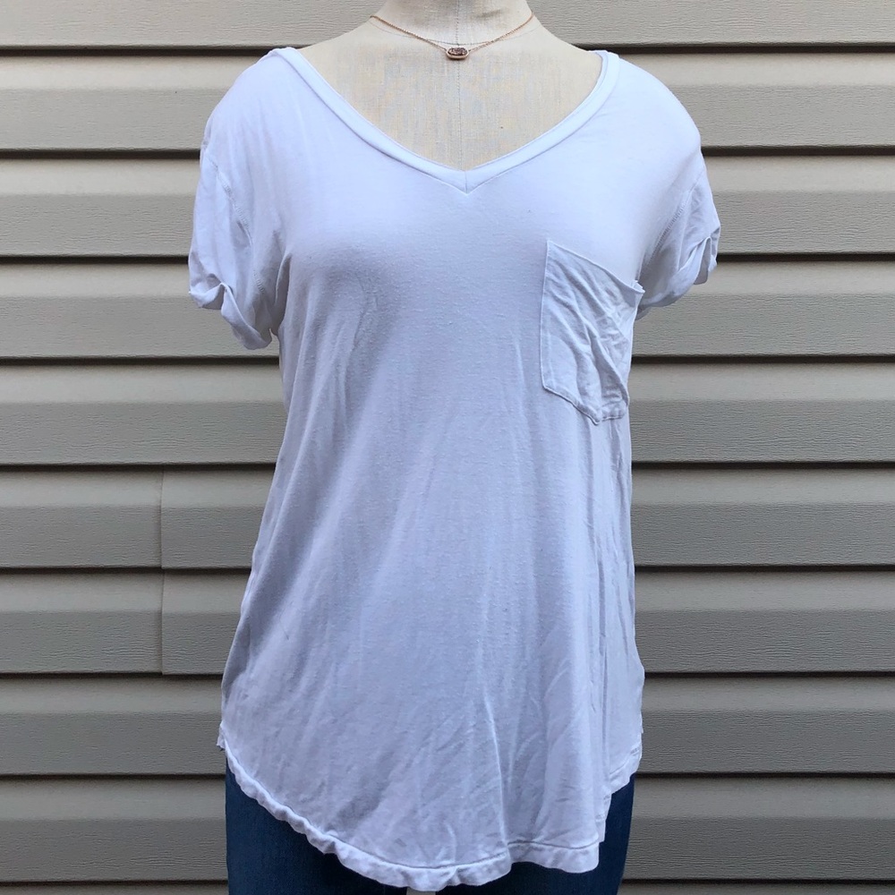 American Eagle white v-neck tee